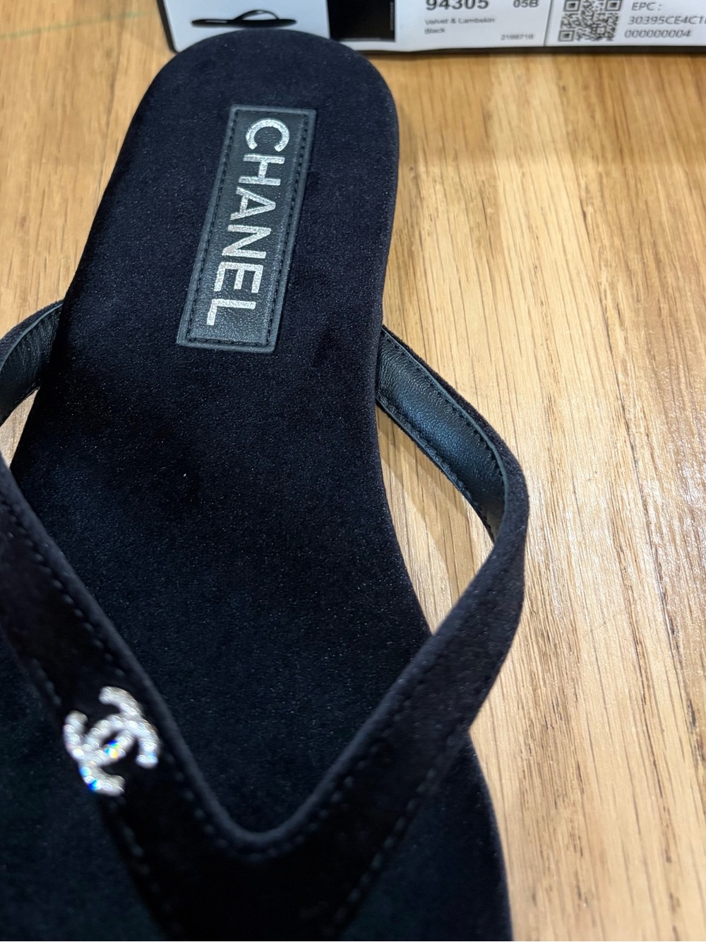Chanel Black Suede Logo Flip Flops size 38 - Picture 4 of 8